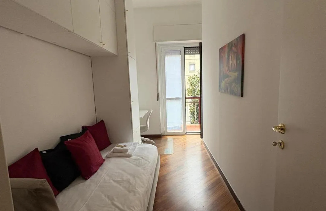Bocconi - Porta Romana 4 camere da letto con 2 bagni privati-1